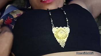 Sensual Indian Bhabhi Seduced In Traditional Saree.