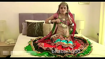Sensual Gujarati Beauty Jasmine Mathur Dances Garba With Alluring Moves
