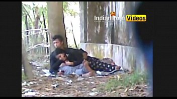 Desi Girl Gives Passionate Outdoor Blowjob To Her Lover – Indian Sex Videos