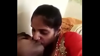 Sexy Indian Babe With Luscious Curves