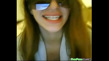 Teen Seductively Flaunts Shades In Steamy Live Show