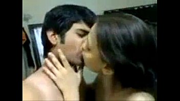 Sonia Bhabhi’s Passionate Kiss With Sunny