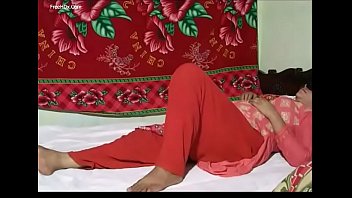 Sensual Indian Bhabhi’s Curvy Backside Pleasure