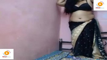 Indian Bhabhi’s Sensual Live Show With Clear Hindi Audio
