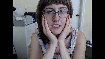 Helena73 Teasing Her Sweet Pussy Live On Cam – Find6.xyz