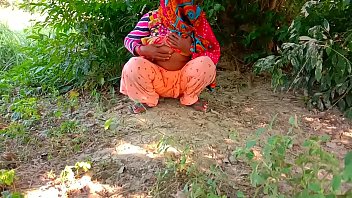 Naked Aunty Exposed Outside