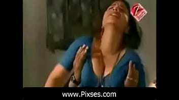 Seductive Desi Aunty Steamy Encounter
