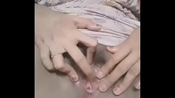 Naked Thai Beauty Reveals Her Tempting Treasures