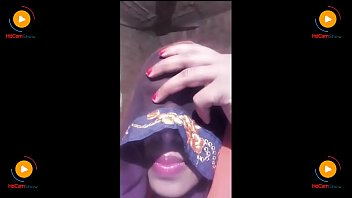 Desi Bhabhi’s Steamy Live Show With Clear Hindi Audio