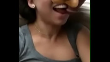 Indian Slut Gives Mind-blowing Head