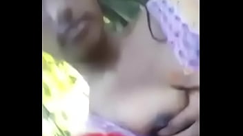 Seductive Indian Beauty Flaunts Her Curves