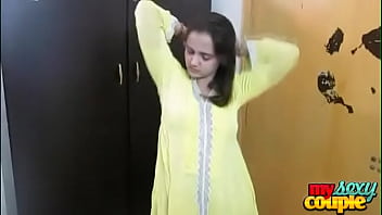 Sensual Sonia Sheds Her Yellow Shalwar For Bedroom Pleasure