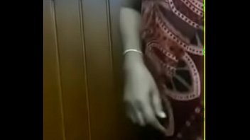 Sensual Indian Aunt Flaunts Her Voluptuous Curves