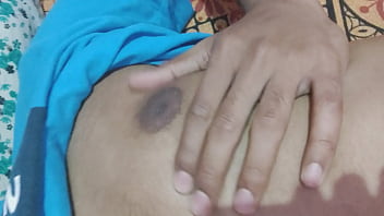 Sexy Indian Stud Flaunts His Hot Physique