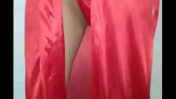 Sensual Desi Bhabhi’s Seductive Striptease Performance
