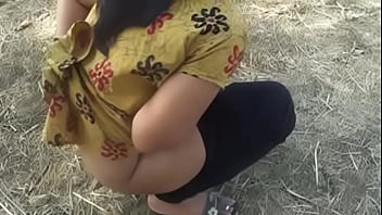Mature Indian Woman Peeing Al Fresco