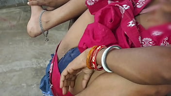 Sizzling Indian Bhabhi Teases Innocent Boy In Steamy Home Encounter