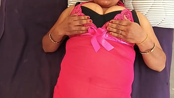 Sizzling Indian Wife’s Seductive Village Dress Show
