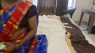 Seductive Tamil Salesgirl’s Secret Affairs With Indian Men