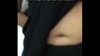 Desi Wife’s Deep And Curvy Navel Beckons
