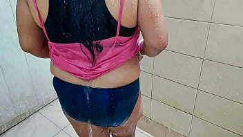 Sizzling Newlywed Desi Bhabi Strips Naked For A Steamy Bath