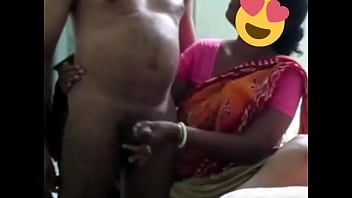 Desi Aunty’s Skilled Handjob Brings Explosive Release