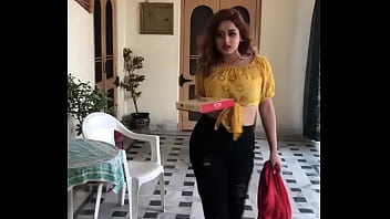 Topless Desi Beauty Flaunts Her Sexy Curves