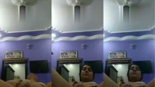 Lahore’s Lusty Lady Fingers Her Dripping Pussy In A Steamy Pakistani Mms