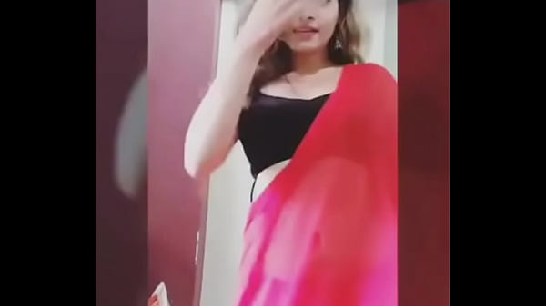 Sultry Desi Housewife’s Seductive Striptease