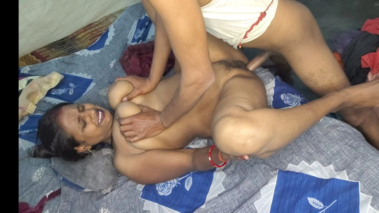 Wild Desi Village Girl Fucks Hardcore In The Open Air