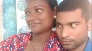 Rural Desi Lovers’ Nipple Play Romance Video
