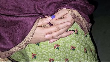 Amateur Desi Massage: Busty Aunty’s Big Boobs Get Rubbed By Hubby And Friend In Hindi Mms