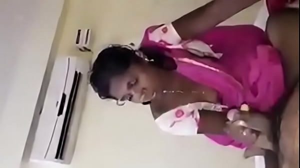 Sizzling Desi Aunty’s Mouthwatering Blowjob