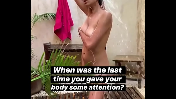 Sultry Desi Babe Gets Soapy Under The Sun