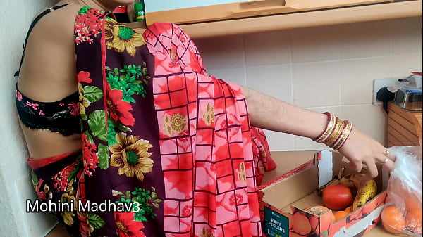 Indian Desi Fruit Seller Woman Fucks Customer Hardcore For Bargaining Deal Hindi Audio