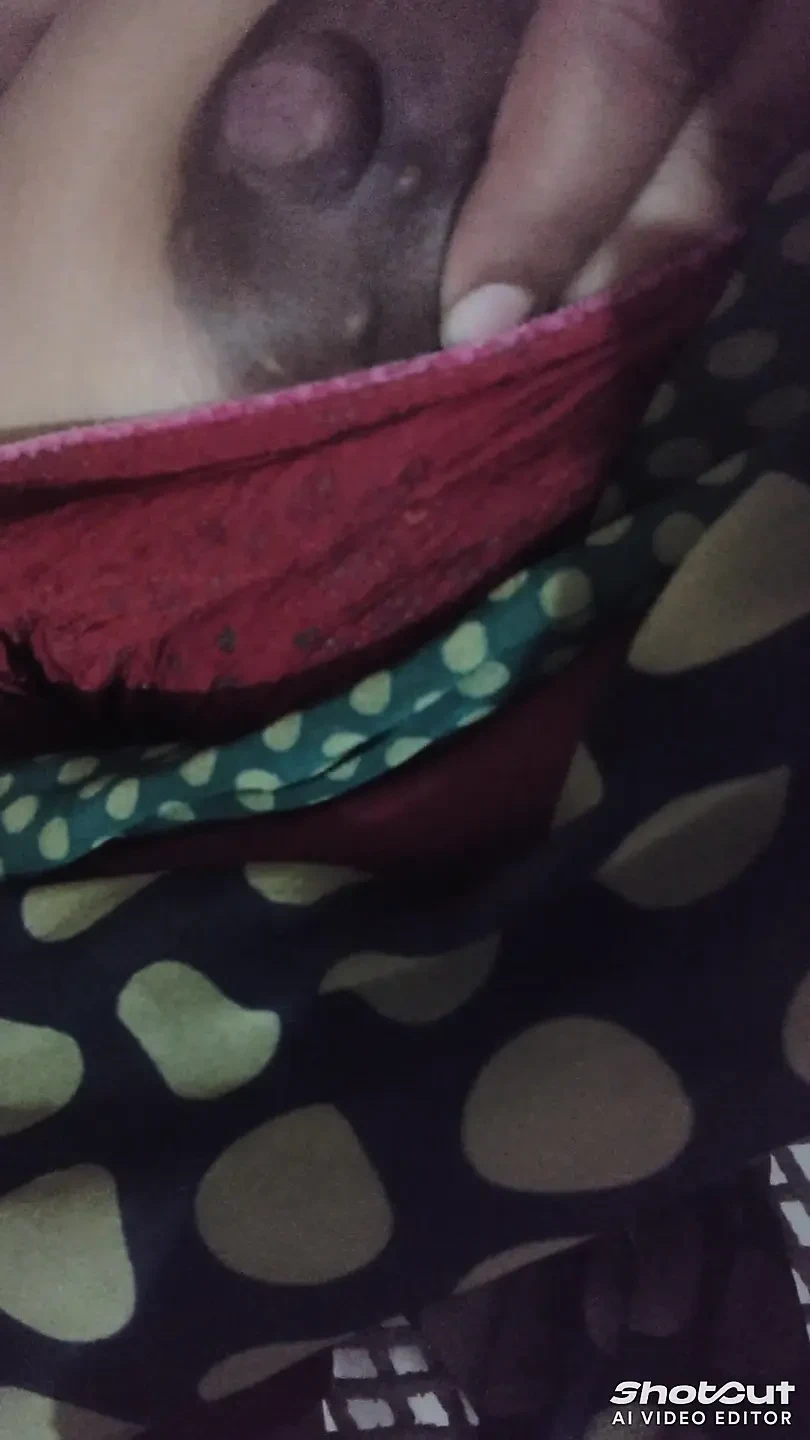 Bhabhi Ne Apni Chuchi Ko Chata