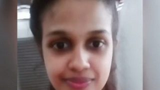 Hot Mallu Babe From Kottayam Flaunts Her Nude Selfie