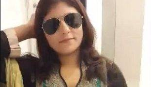 Sultry Pakistani Beauty Flaunts Her Curves In A Hotel Room, Draped In A Tantalizing Salwar Kameez