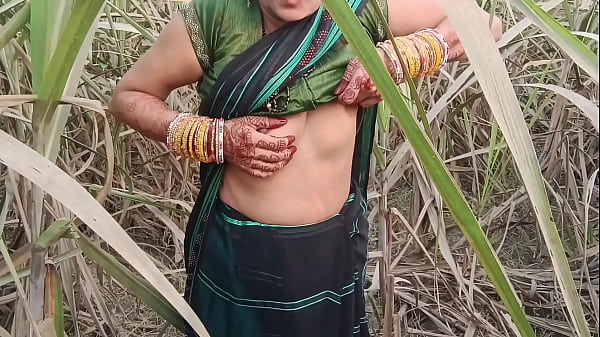 Wild Indian Countryside: Public Pissing In The Village Outdoors