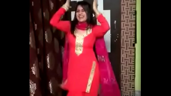 Sizzling Desi Dancer’s Seductive Mujra Rehearsal