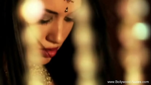 Dancing Queen From India, The Sexiest Moves That’ll Make You Wet.