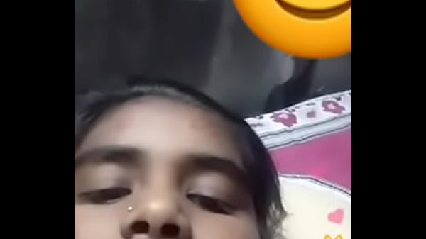 Desi Girl Flashing Her Tits On Cam