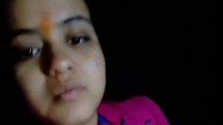 Bhojpuri Slutty Girl Fingering Her Pussy With Mehndi-covered Fingers In Leaked Mms
