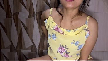 Check Out This Thick Indian Chick’s Daily Routine Of Spreading Her Juicy Ass And Showing Off Her Wet Pussy While She Pees. (a.i)