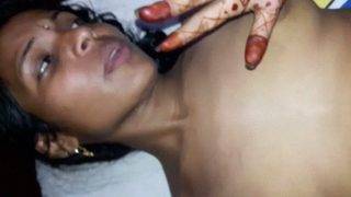 Indian Slut Getting Her Pussy Fucked With Mehandi